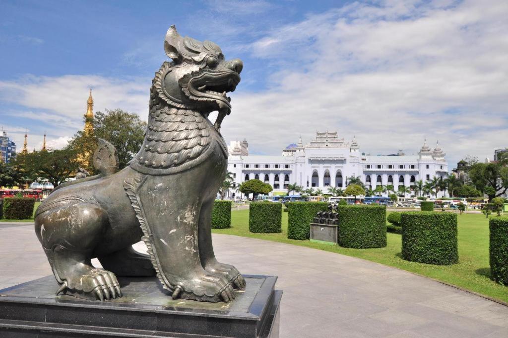 Sanctuary Hotel Yangon Exterior photo