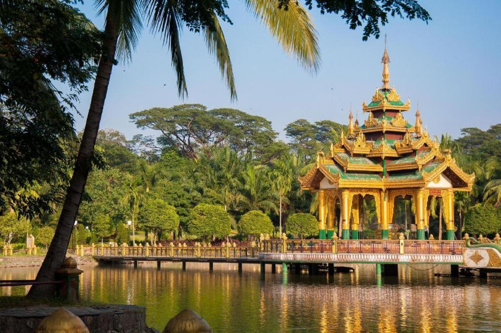 Sanctuary Hotel Yangon Exterior photo